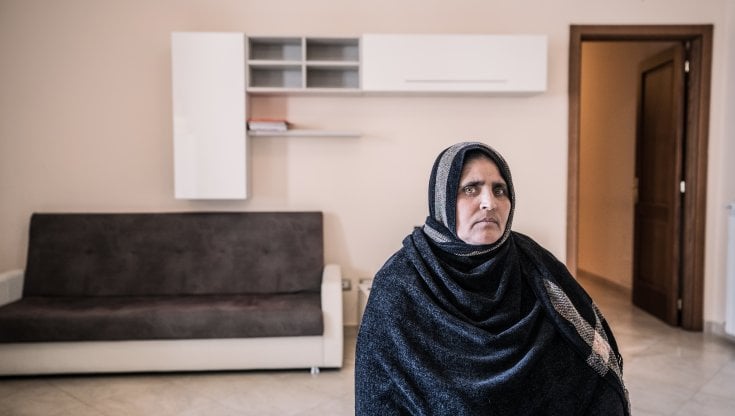 Sharbat Gula Shinwari in her apartment in Italy