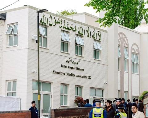 Walsall VE Day, Ahmadiyya Muslim Community, mosque prayers VE Day, WWII veteran tribute, peace banners, interfaith unity, remembrance event UK, Ahmadi Muslims Walsall, Hazrat Mirza Masroor Ahmad, community outreach Muslims, 80th VE Day anniversary, British Muslims honoring veterans, Islamic peace message, Love for All Hatred for None