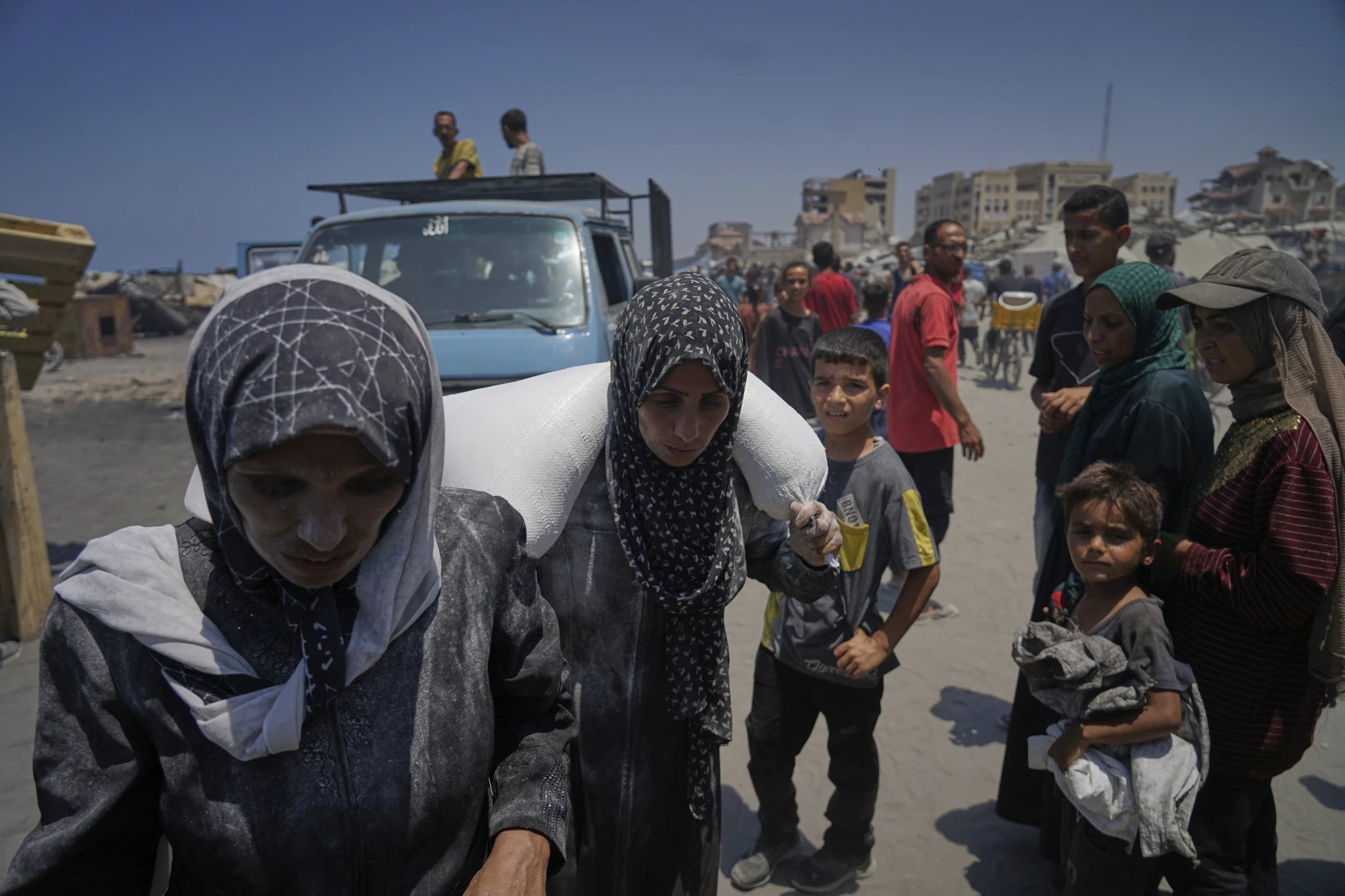 Gaza airstrikes, famine, Israeli blockade, aid crisis, Palestinian casualties