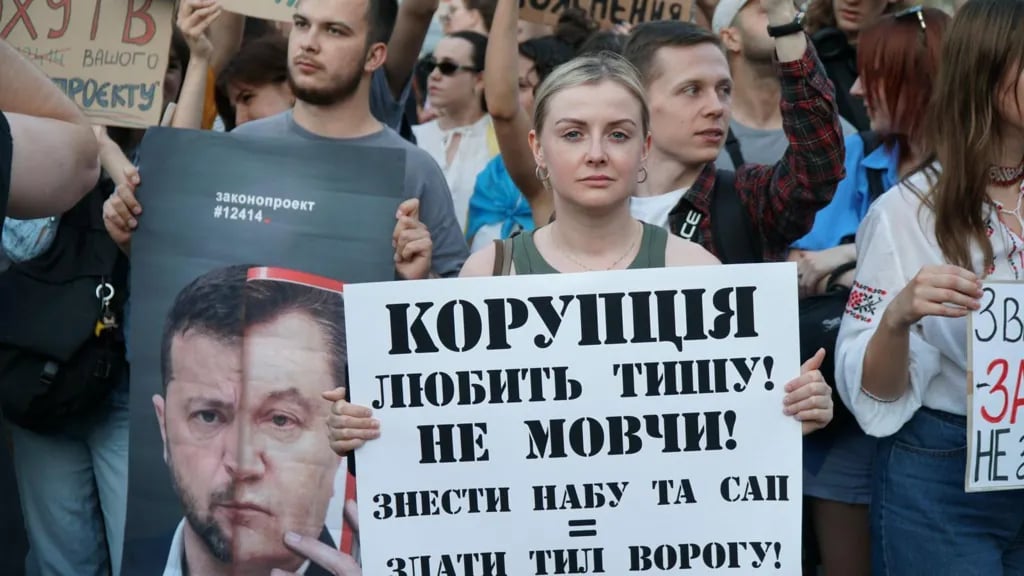 Zelensky, Ukraine, anti-corruption, NABU, SAPO, political pressure, Kyiv, EU membership, democratic backsliding, Ukraine reform, Bloomberg report, Zelensky administration, institutional interference, Ukraine watchdogs, Western aid conditions, Ukraine politics