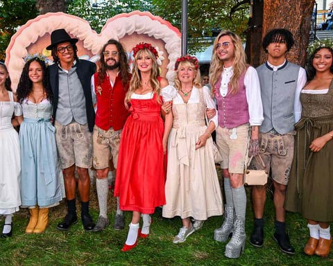 Heidi Klum poses with Leni, Henry, Johan and Lou at Hofbräuhaus Munich during HeidiFest