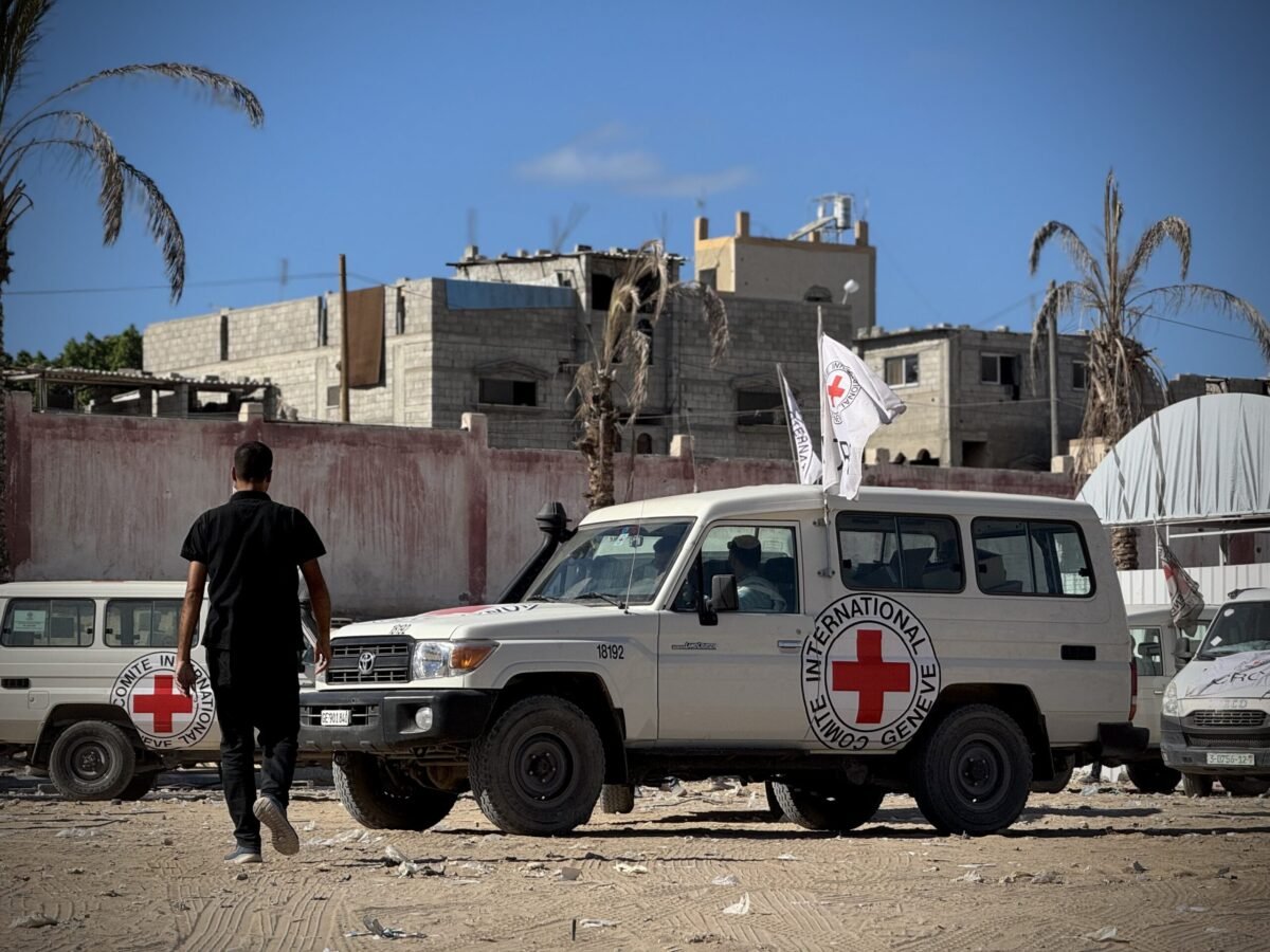 ICRC team escorts vehicles involved in remains transfers