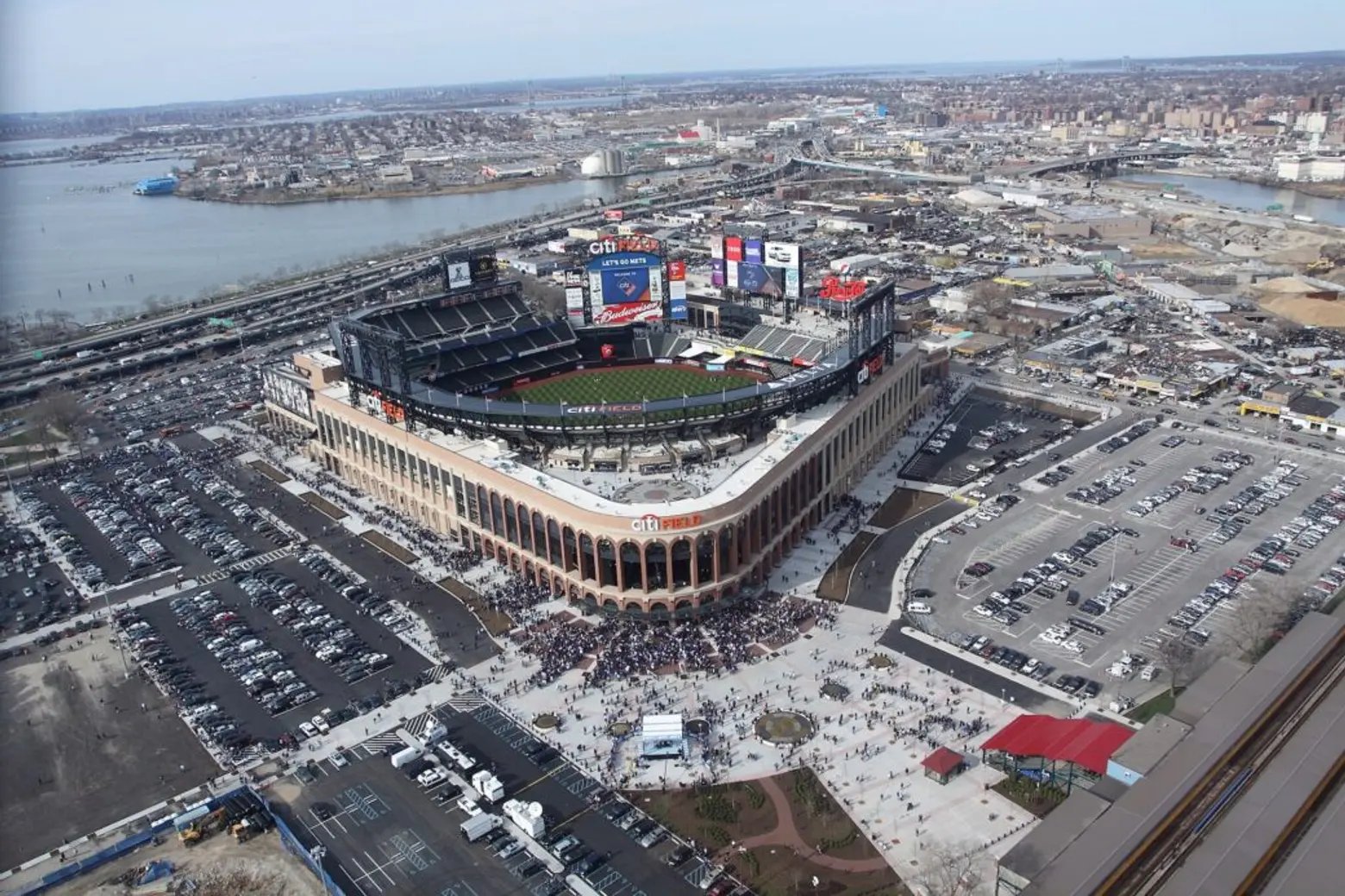 Rendering of Metropolitan Park next to Citi Field showing landscaped public park and casino-hotel complex in Queens.