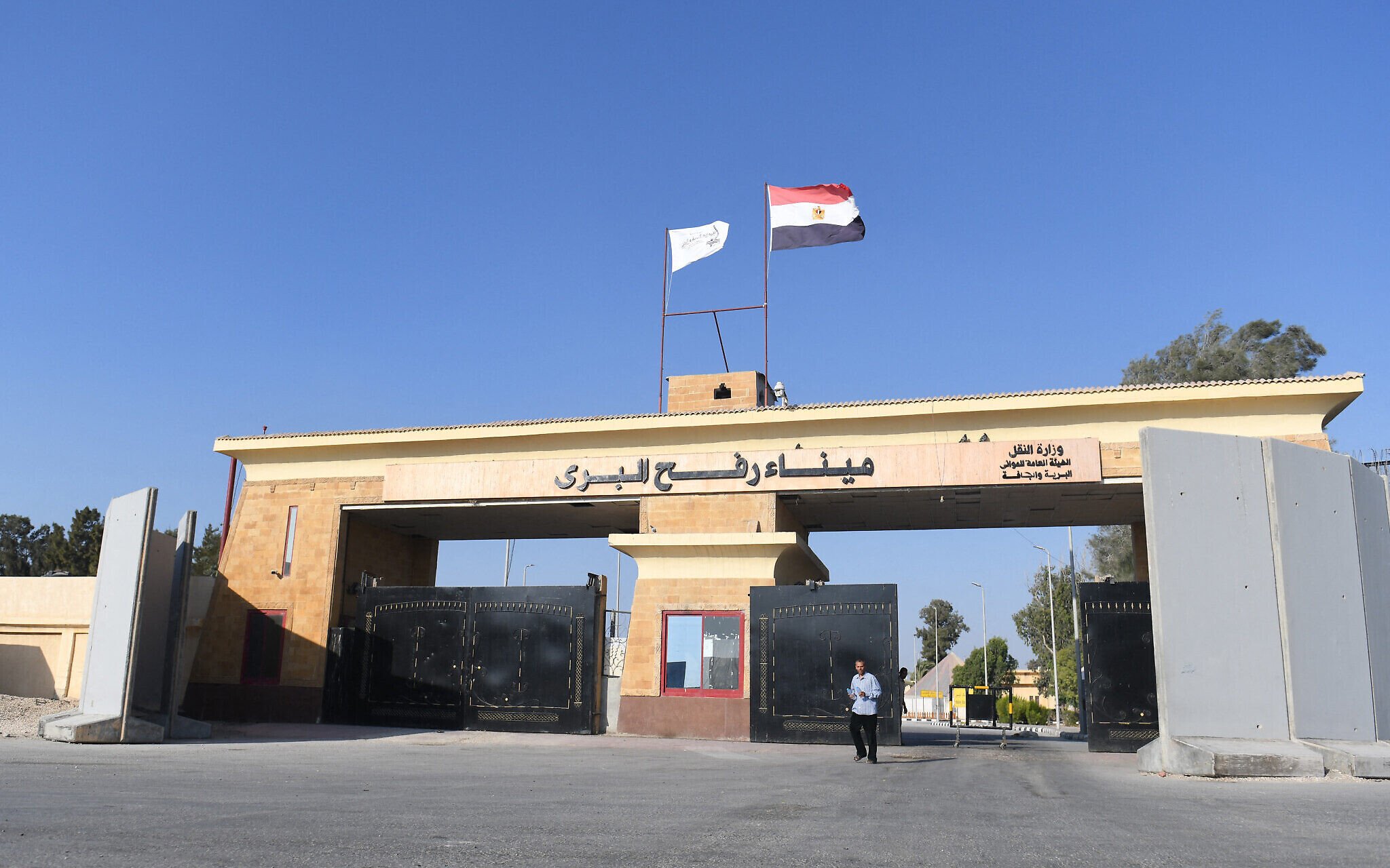 Closed metal gate at Rafah crossing during the ceasefire