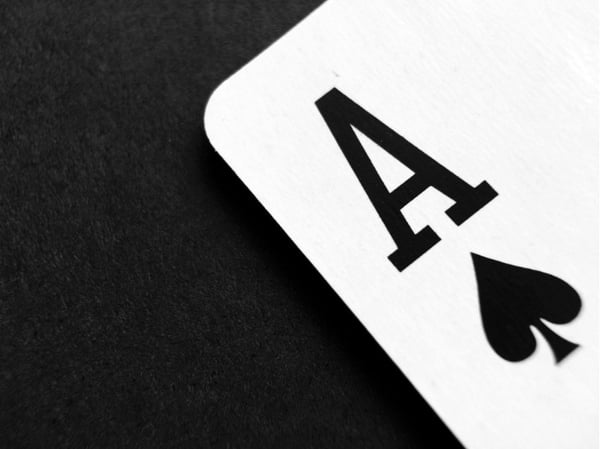 Live dealers and online poker tournaments