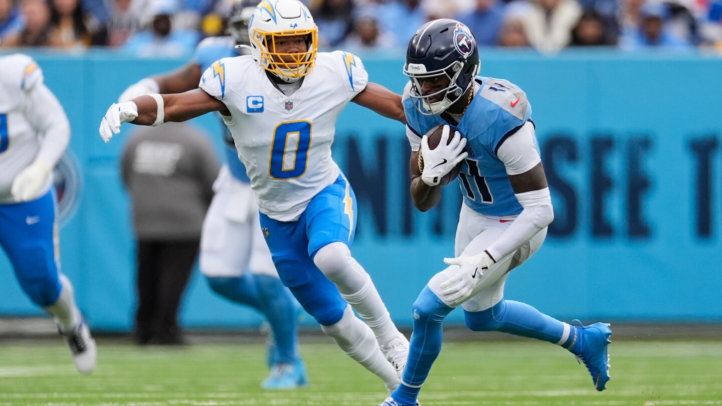 Chargers linebacker Daiyan Henley focused during NFL game