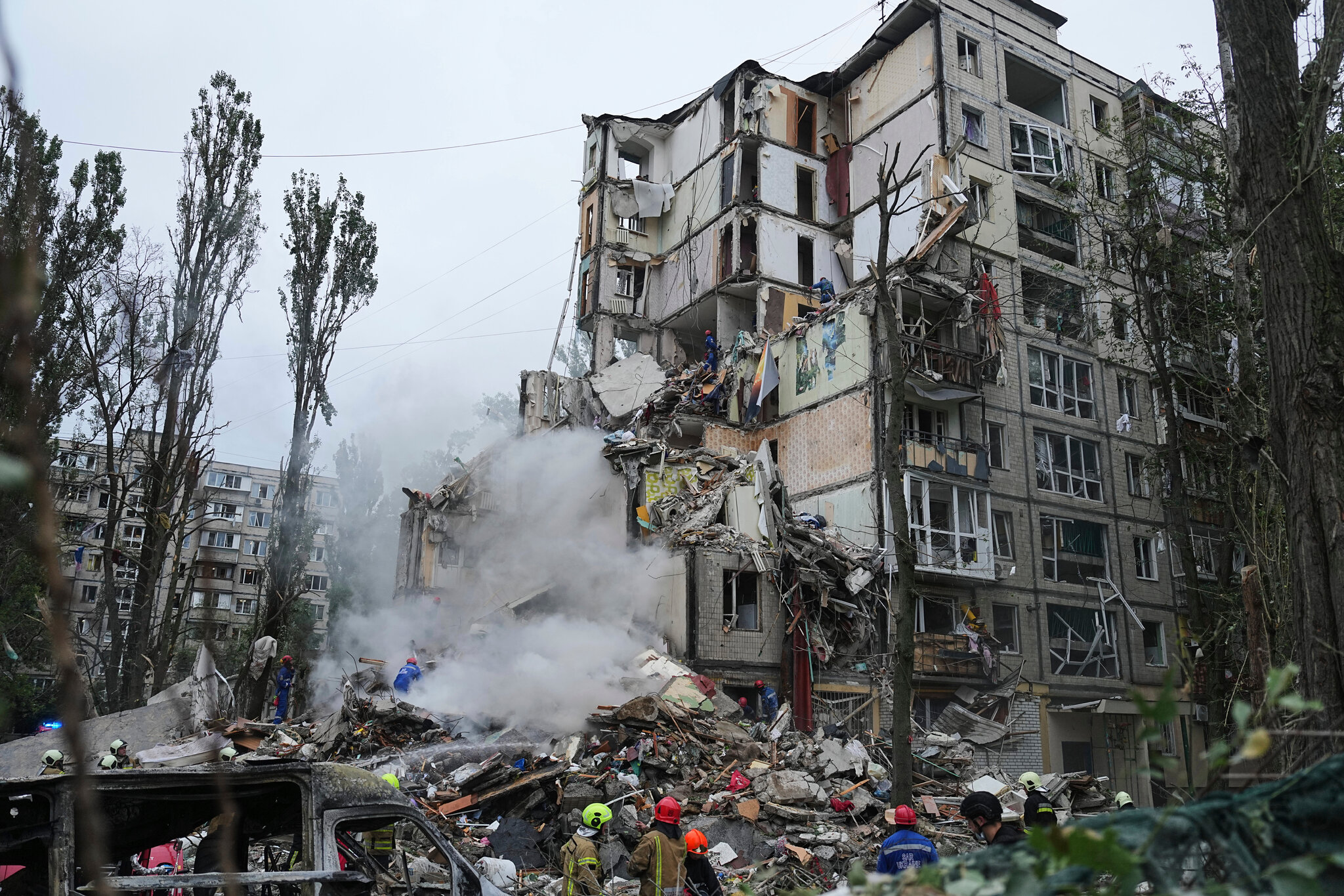 Russian missile and drone attacks cause fires and destruction in Ukrainian cities