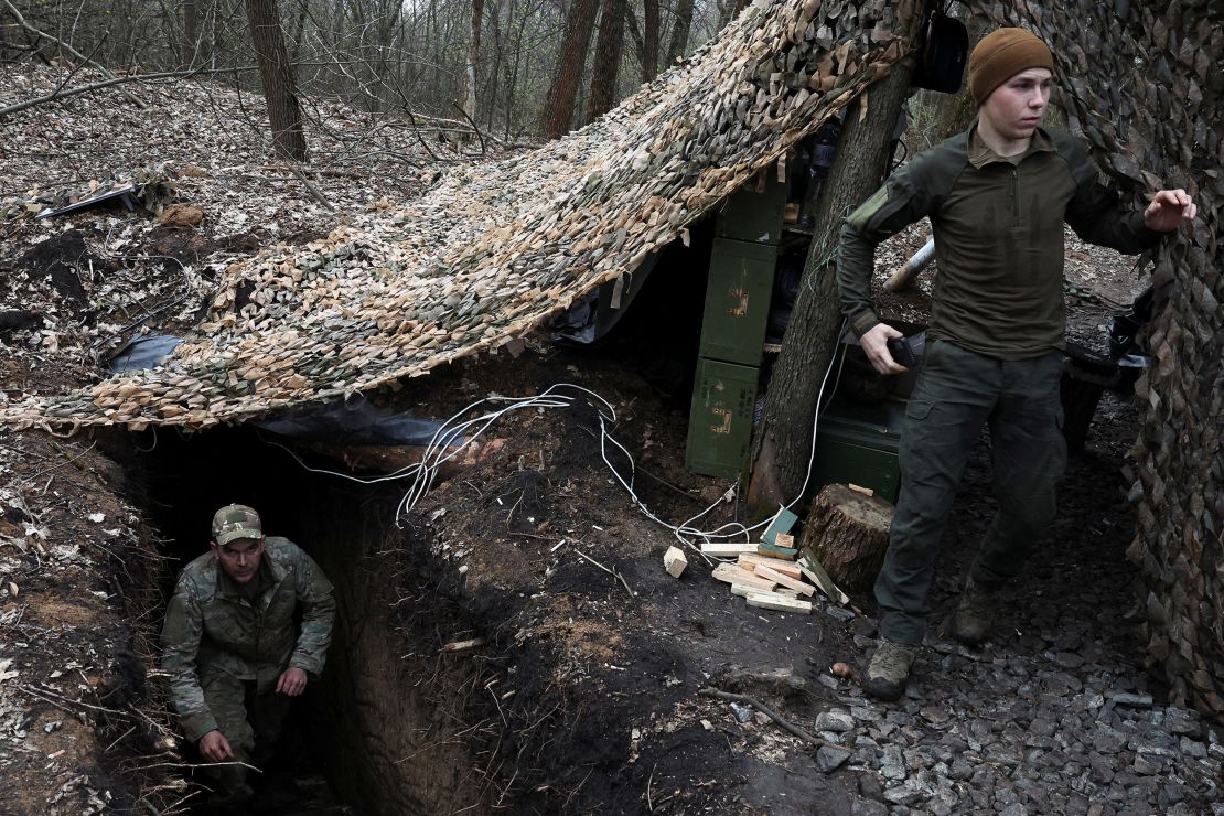 Russian forces advance on eastern Ukraine frontlines