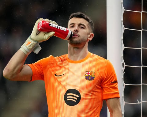 "Joan Garcia makes incredible save for Barcelona against former club Espanyol in hostile Catalan derby at RCDE Stadium January 2026"