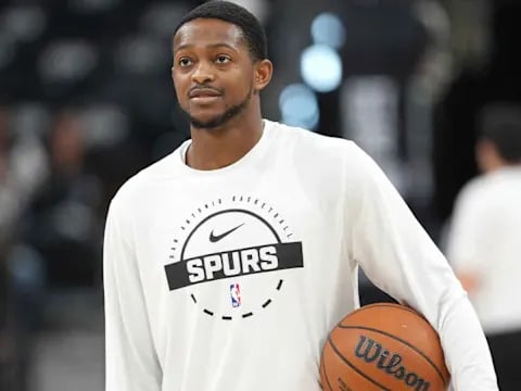 De'Aaron Fox reacts before Spurs vs Thunder Game 1 after being ruled out with ankle soreness