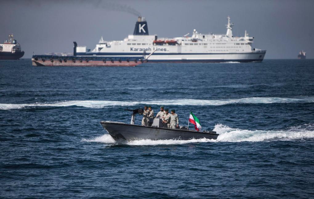 US Navy escorts oil tankers through Strait of Hormuz amid Iran conflict