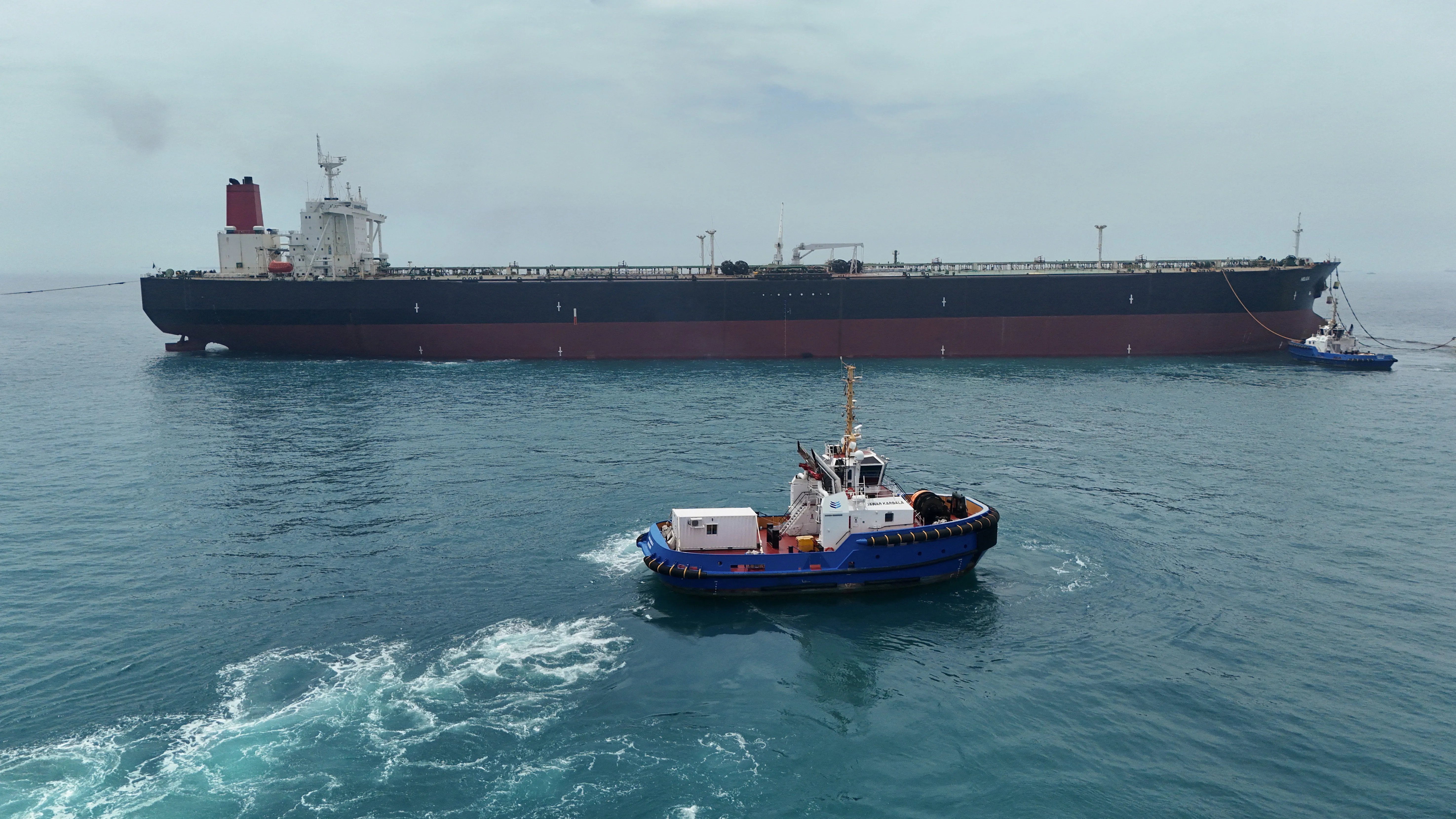 Oil tankers and naval ships in Strait of Hormuz during US Iran crisis 2026