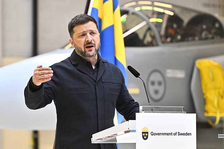 Ukrainian President Volodymyr Zelenskyy speaks at joint press conference at F-16 air flotilla base in Uppsala Sweden